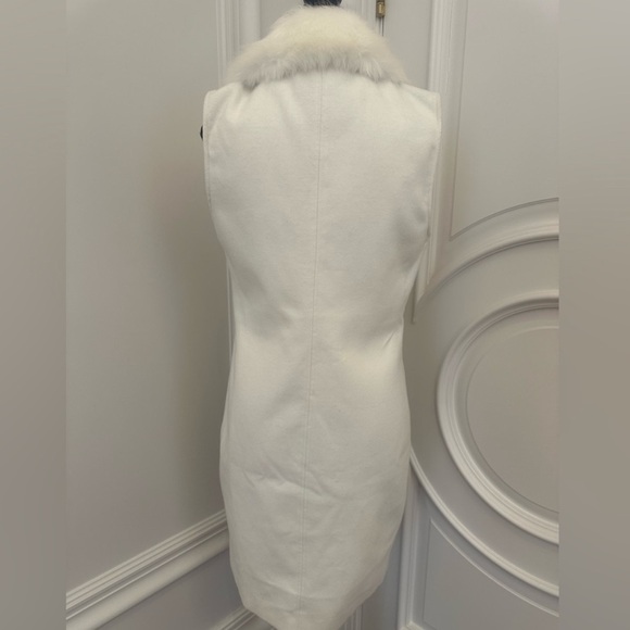 Luxury Chic White Sleeveless Vest with Faux Fur Collar (Size Small) - Picture 4 of 5